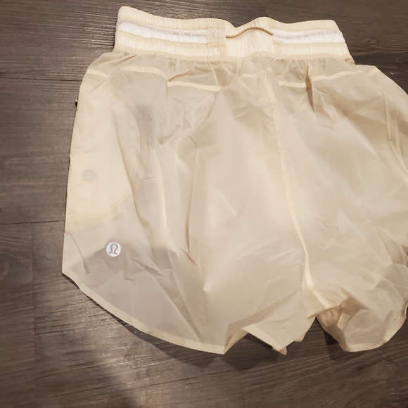 Lululemon Step Out Short NWT - Picture 6 of 7